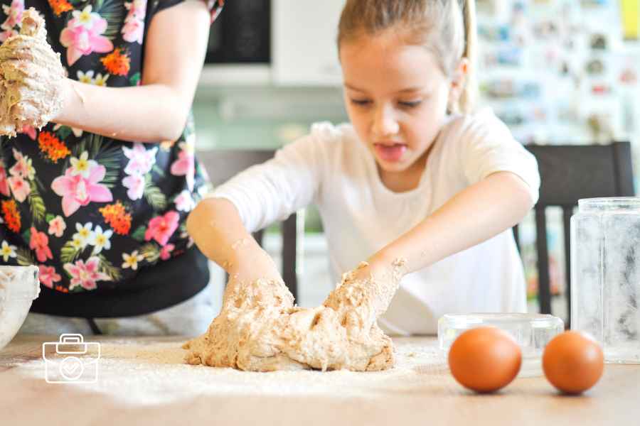 Busco niñera para cuidar a un niño algunas horas por la tarde y preparar su merienda